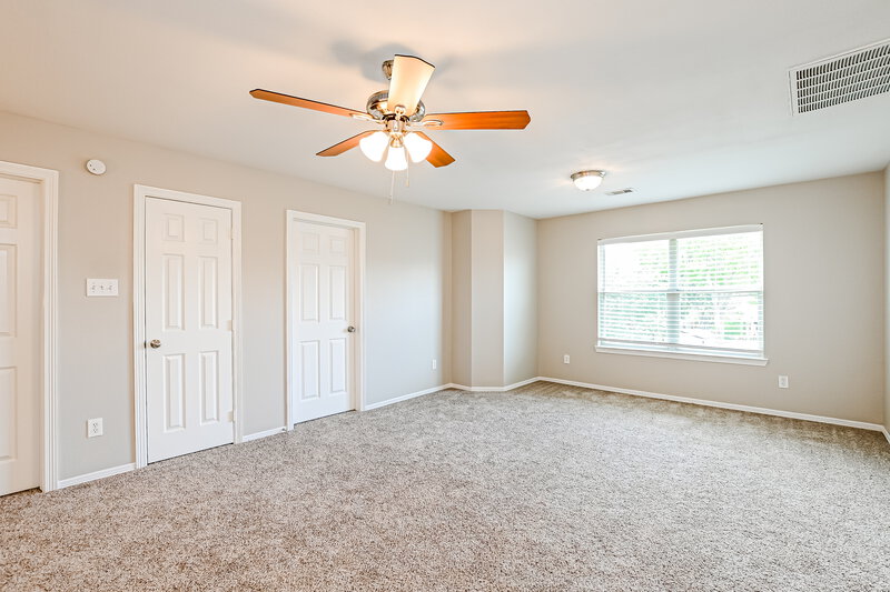 2,305/Mo, 815 Chase View Dr Bacliff, TX 77518 Family Room View