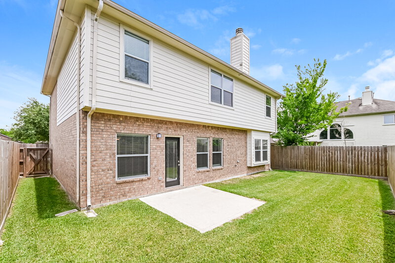 2,305/Mo, 815 Chase View Dr Bacliff, TX 77518 Rear View