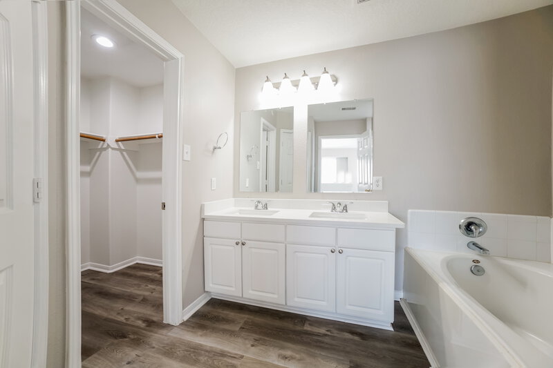2,085/Mo, 20902 Fox Trot Ct Humble, TX 77338 Main Bathroom View