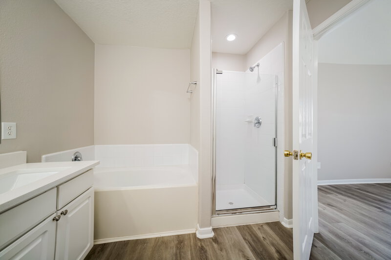 2,085/Mo, 20902 Fox Trot Ct Humble, TX 77338 Main Bathroom View 2