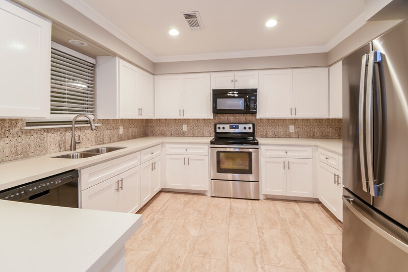 2,270/Mo, 3824 Evergreen Dr Dickinson, TX 77539 Kitchen View