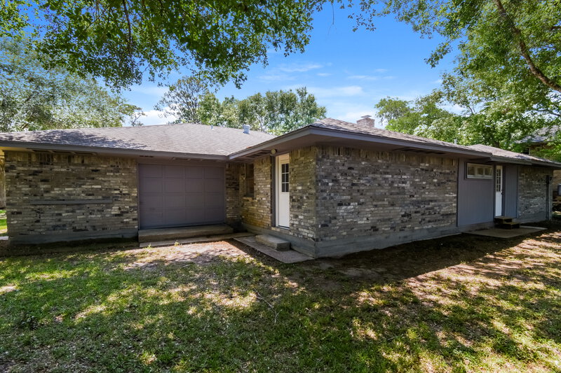 2,270/Mo, 3824 Evergreen Dr Dickinson, TX 77539 Rear View