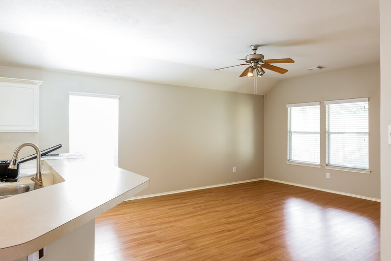 2,085/Mo, 2931 Landing Edge Ln Dickinson, TX 77539 Living Room View