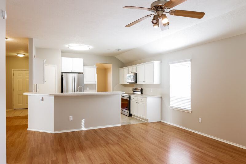 2,085/Mo, 2931 Landing Edge Ln Dickinson, TX 77539 Living Room View 2