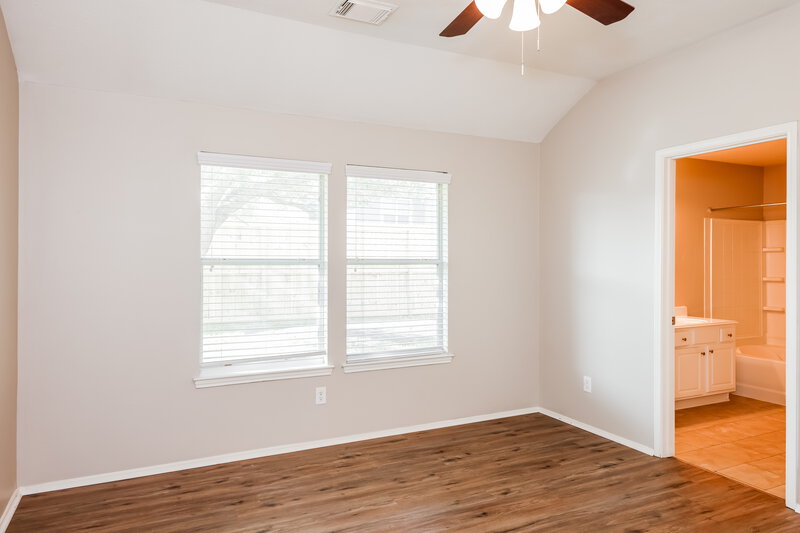 2,085/Mo, 2931 Landing Edge Ln Dickinson, TX 77539 Main Bedroom View 2