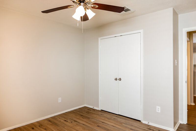 2,085/Mo, 2931 Landing Edge Ln Dickinson, TX 77539 Bedroom View 2