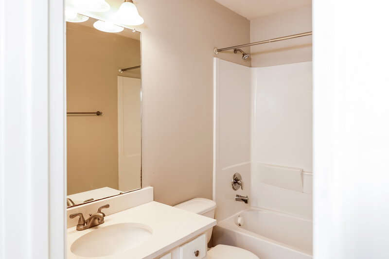 2,085/Mo, 2931 Landing Edge Ln Dickinson, TX 77539 Bathroom View
