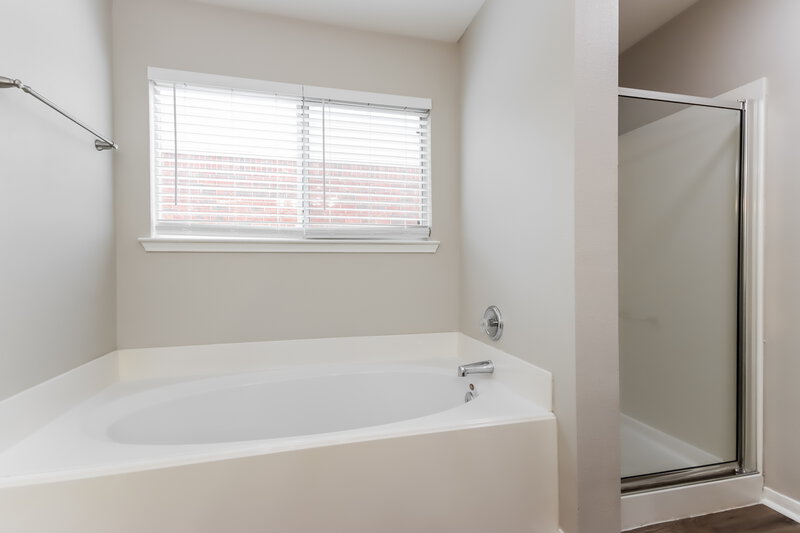 1,855/Mo, 619 Sea Anchor Way Crosby, TX 77532 Main Bathroom View 2