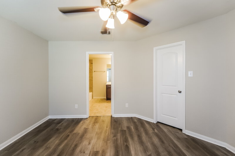 1,470/Mo, 25072 Authors Dr Magnolia, TX 77355 Main Bedroom View 2