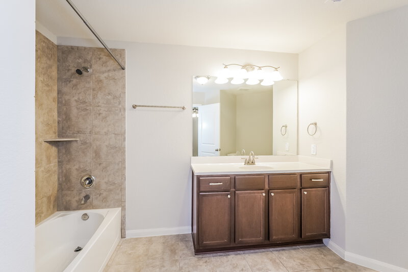 1,470/Mo, 25072 Authors Dr Magnolia, TX 77355 Main Bathroom View