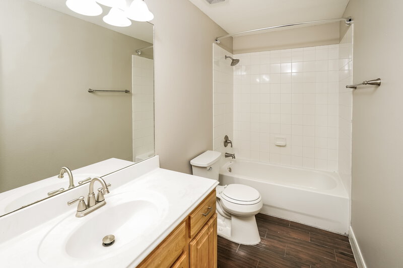 2,300/Mo, 5707 Straight Way Humble, TX 77339 Bathroom View