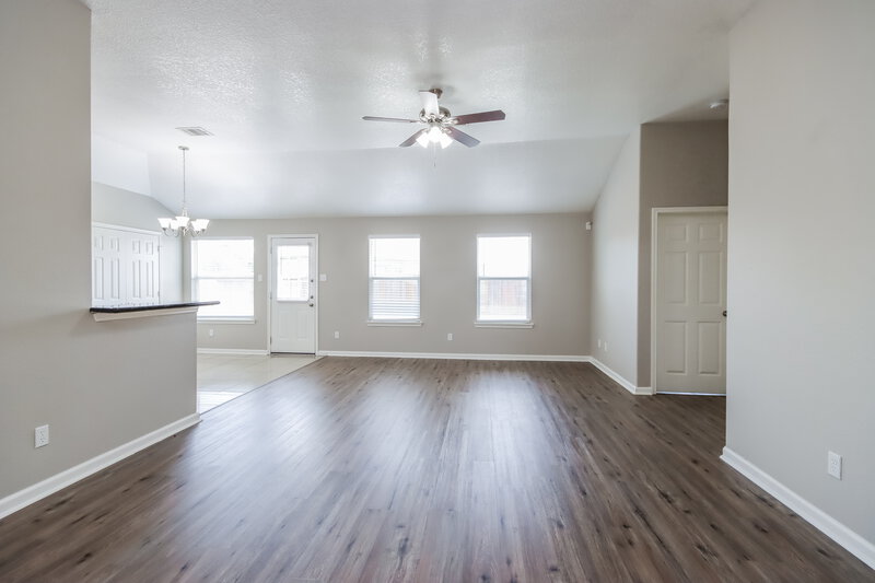 1,990/Mo, 2026 Midlane Dr Conroe, TX 77301 Living Room View