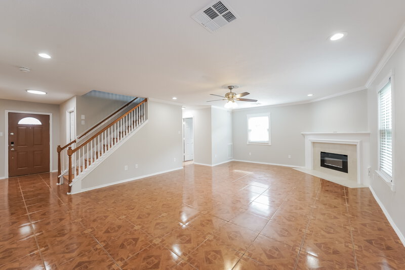 2,000/Mo, 8907 Aspen Place Dr Houston, TX 77071 Living Room View