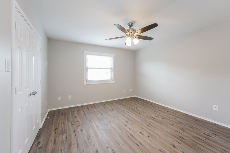 2,000/Mo, 8907 Aspen Place Dr Houston, TX 77071 Main Bedroom View 2