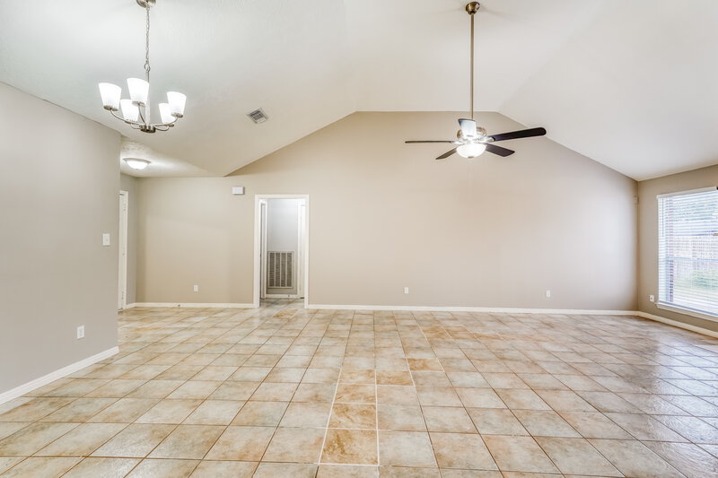 1,995/Mo, 521 Cedar Ave League City, TX 77573 Living Room View 2