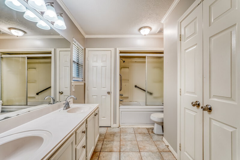 1,995/Mo, 521 Cedar Ave League City, TX 77573 Main Bathroom View
