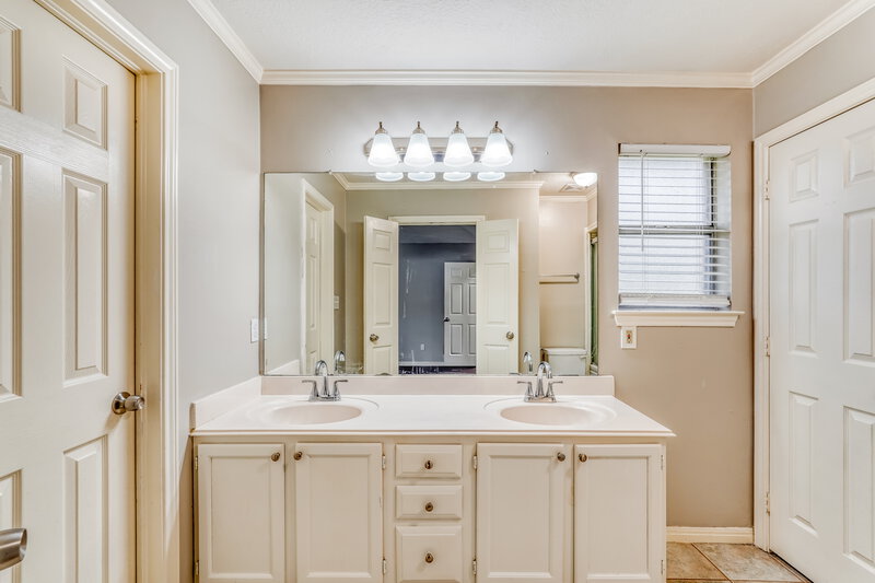 1,995/Mo, 521 Cedar Ave League City, TX 77573 Main Bathroom View 2