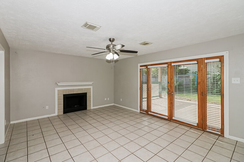 2,180/Mo, 1911 Brazos Crossing Dr Richmond, TX 77406 Living Room View 2