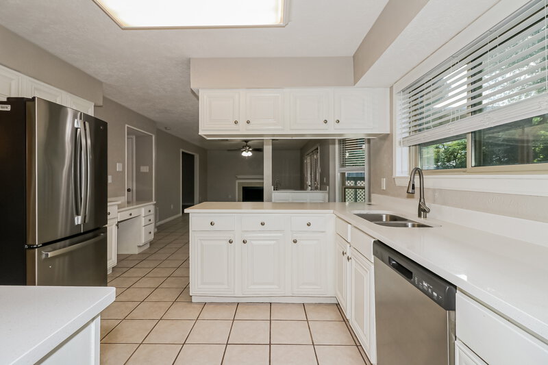 2,180/Mo, 1911 Brazos Crossing Dr Richmond, TX 77406 Kitchen View 2
