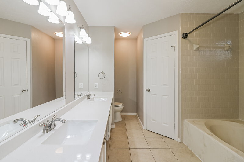 2,180/Mo, 1911 Brazos Crossing Dr Richmond, TX 77406 Main Bathroom View