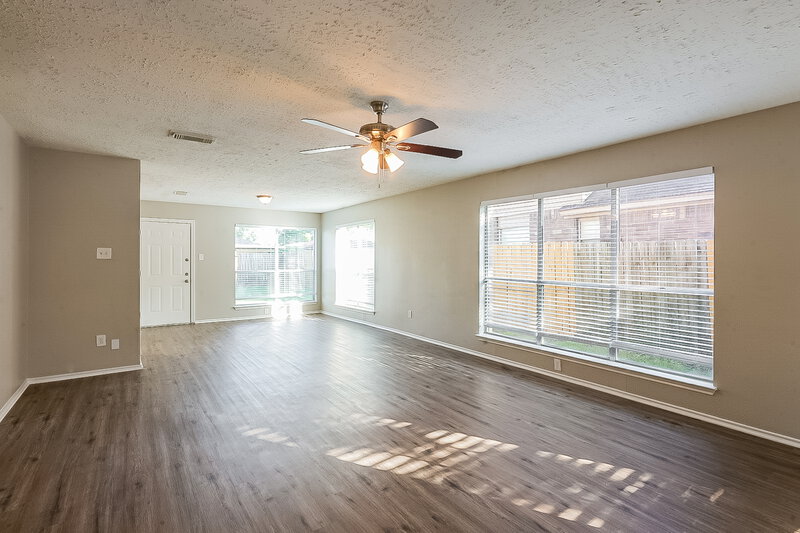 1,860/Mo, 1909 Wildwood Ridge Dr Missouri City, TX 77489 Living Room View