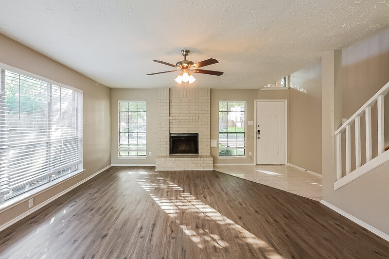 1,860/Mo, 1909 Wildwood Ridge Dr Missouri City, TX 77489 Living Room View 3