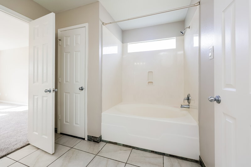 2,010/Mo, 29511 Legends Pine Ln Spring, TX 77386 Main Bathroom View 2