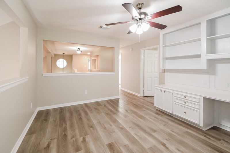 2,815/Mo, 4765 Oakmont Ct League City, TX 77573 Family Room View 2