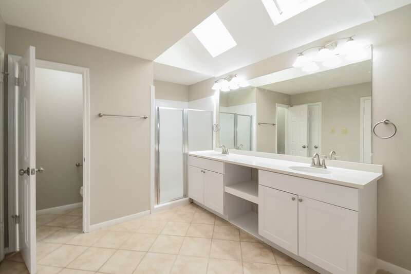 2,815/Mo, 4765 Oakmont Ct League City, TX 77573 Main Bathroom View