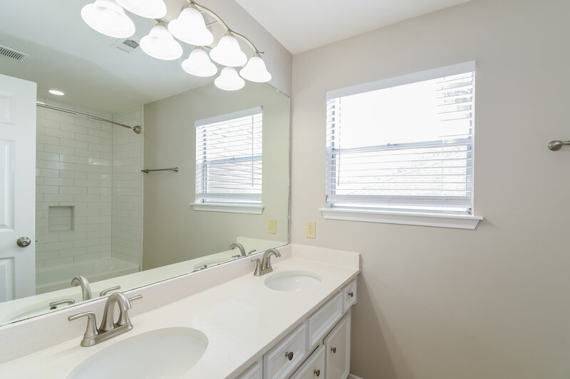 2,815/Mo, 4765 Oakmont Ct League City, TX 77573 Bathroom View