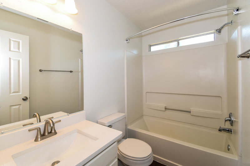 2,420/Mo, 2014 Harbour Cove Dr Seabrook, TX 77586 Bathroom View