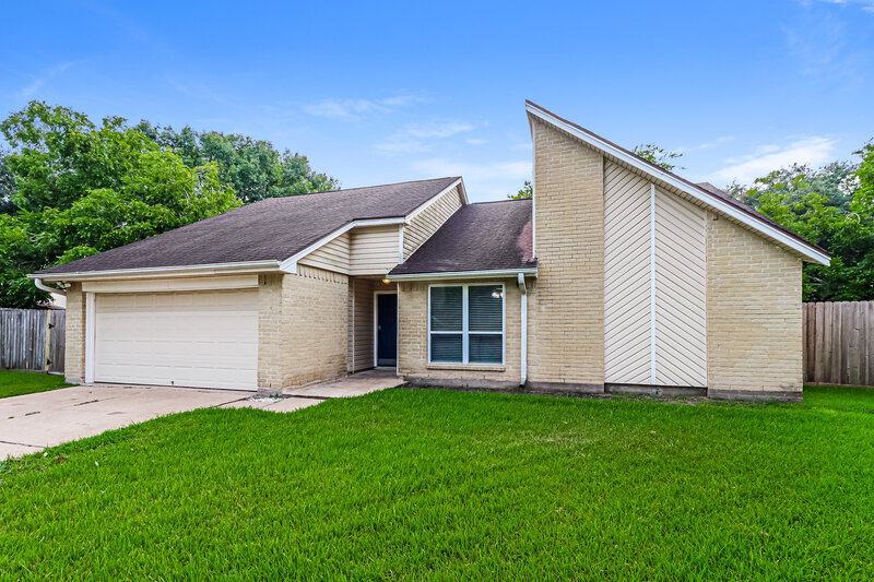 2,310/Mo, 203 Old Oaks St League City, TX 77573 Front View