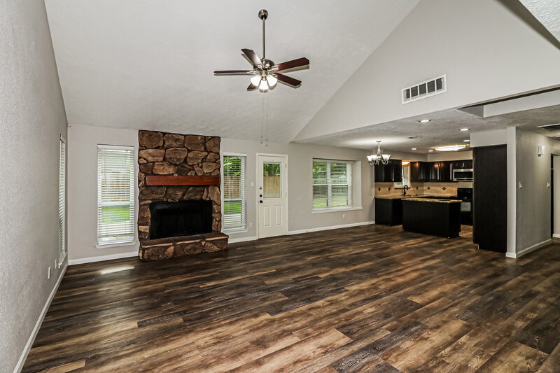 2,310/Mo, 203 Old Oaks St League City, TX 77573 Living Room View