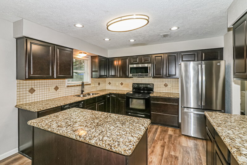 2,310/Mo, 203 Old Oaks St League City, TX 77573 Kitchen View