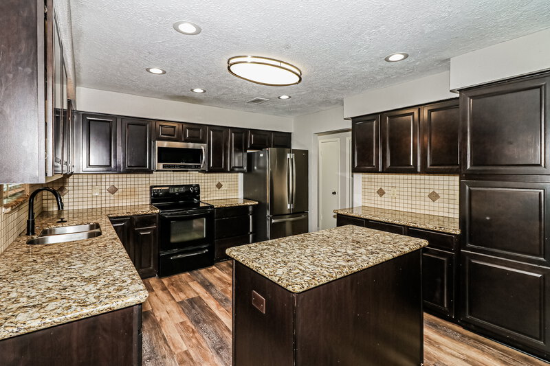 2,310/Mo, 203 Old Oaks St League City, TX 77573 Kitchen View 2