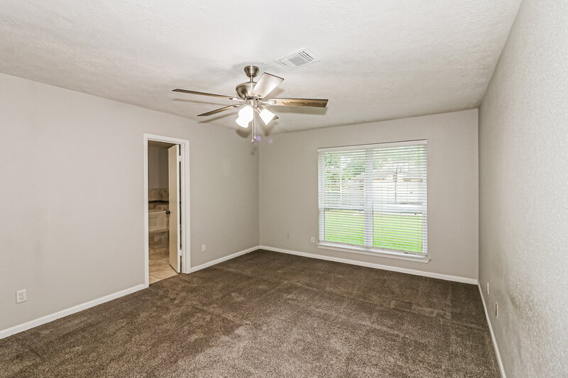 2,310/Mo, 203 Old Oaks St League City, TX 77573 Main Bedroom View