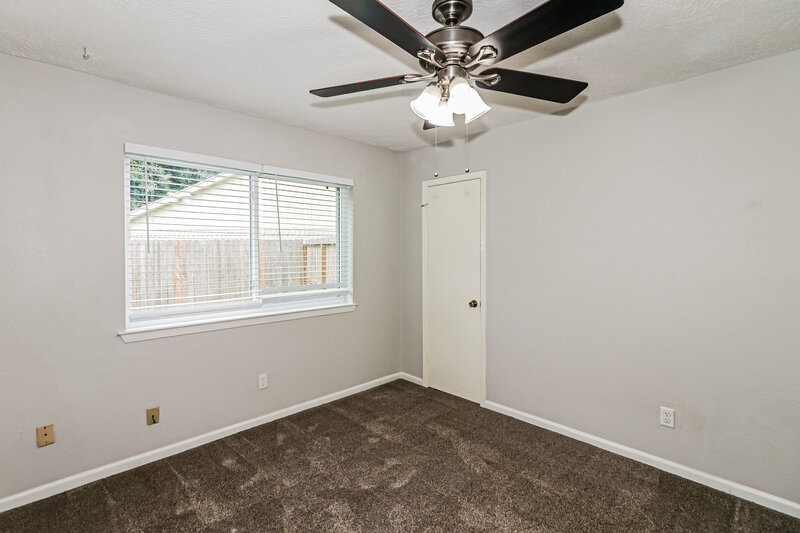 2,310/Mo, 203 Old Oaks St League City, TX 77573 Bedroom View