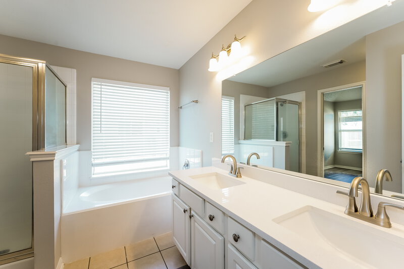 2,095/Mo, 20827 Oak Rain Ct Katy, TX 77449 Main Bathroom View