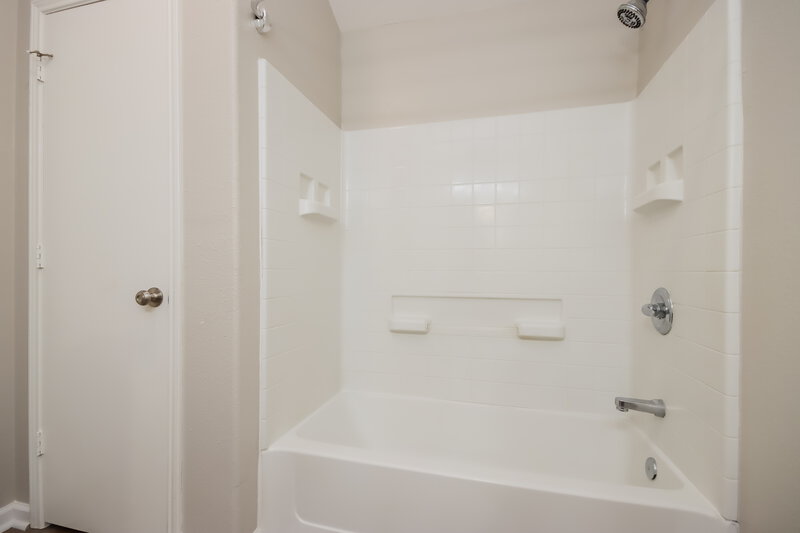 1,705/Mo, 20022 Appaloosa Ridge Dr Humble, TX 77338 Main Bathroom View