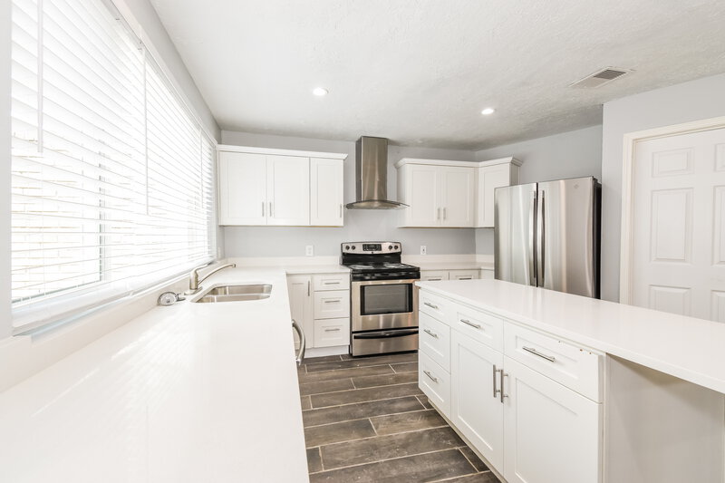 2,290/Mo, 10815 Kirkbend Dr Houston, TX 77089 Kitchen View