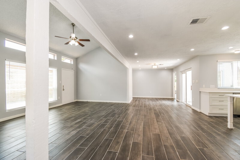 2,290/Mo, 10815 Kirkbend Dr Houston, TX 77089 Family Room View