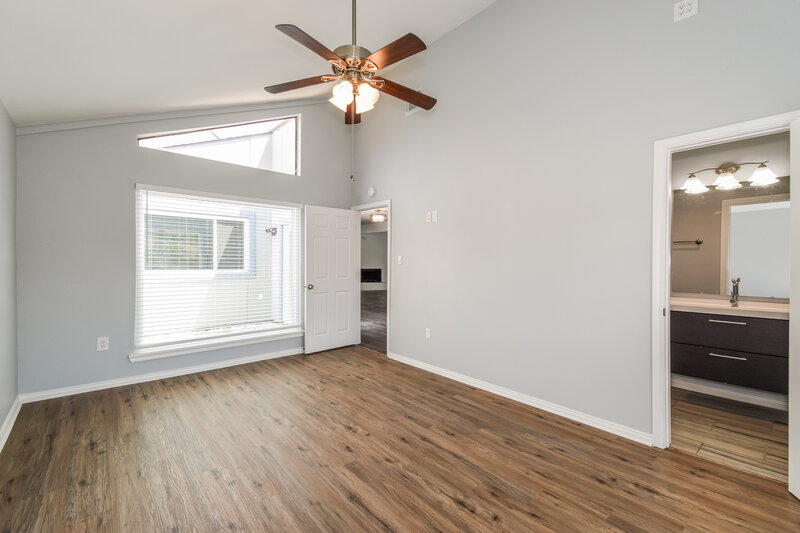 2,290/Mo, 10815 Kirkbend Dr Houston, TX 77089 Main Bedroom View