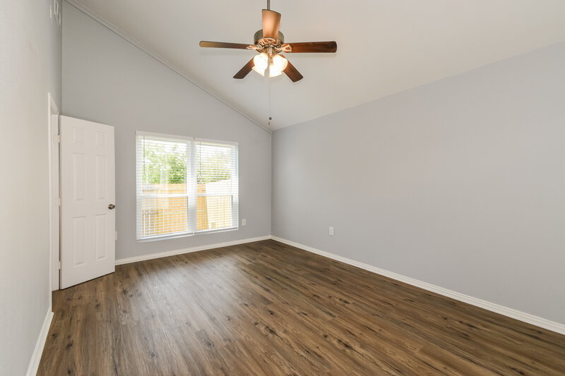 2,290/Mo, 10815 Kirkbend Dr Houston, TX 77089 Main Bedroom View 2