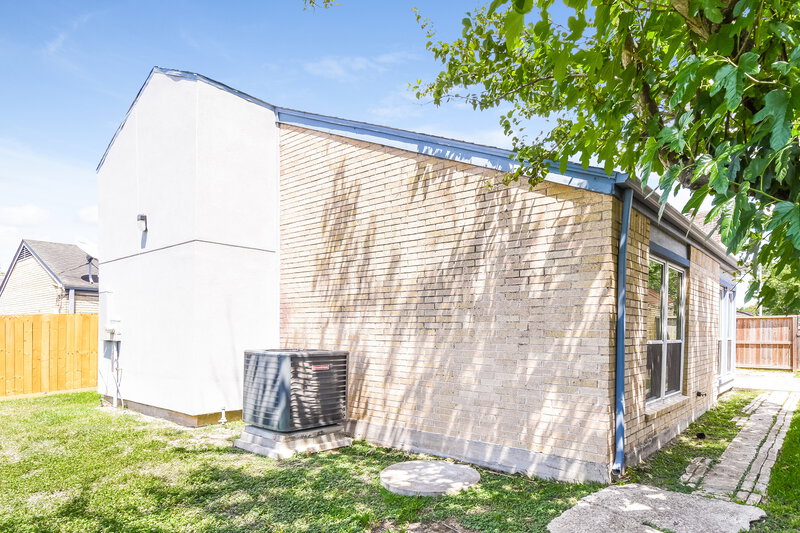2,290/Mo, 10815 Kirkbend Dr Houston, TX 77089 Rear View