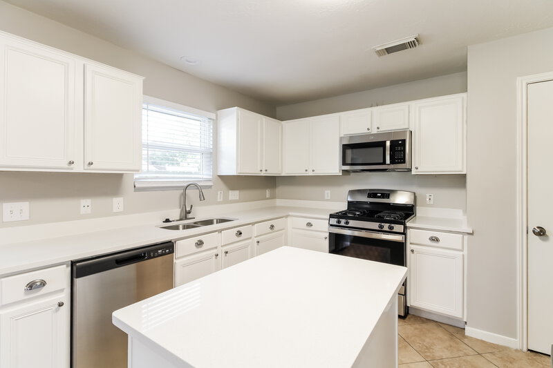 2,570/Mo, 7523 Appleridge Ct Missouri City, TX 77489 Kitchen View 2