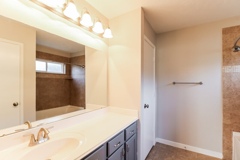 2,570/Mo, 7523 Appleridge Ct Missouri City, TX 77489 Main Bathroom View