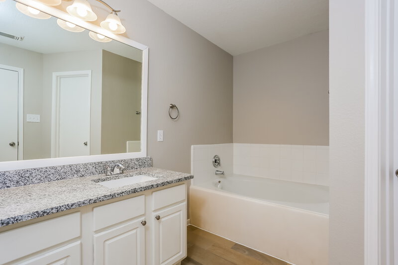 1,735/Mo, 1110 Chestnut Bough St Channelview, TX 77530 Bathroom View