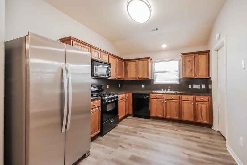 1,855/Mo, 810 Lovebug Ln Conroe, TX 77301 Kitchen View
