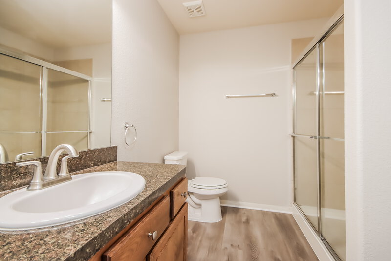 1,855/Mo, 810 Lovebug Ln Conroe, TX 77301 Main Bathroom View