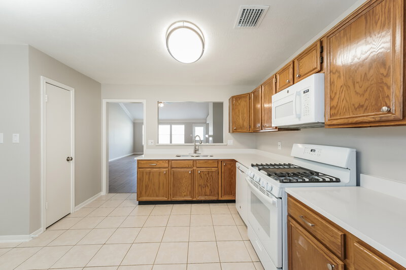 2,000/Mo, 9119 Smokehollow Dr Houston, TX 77064 Kitchen View